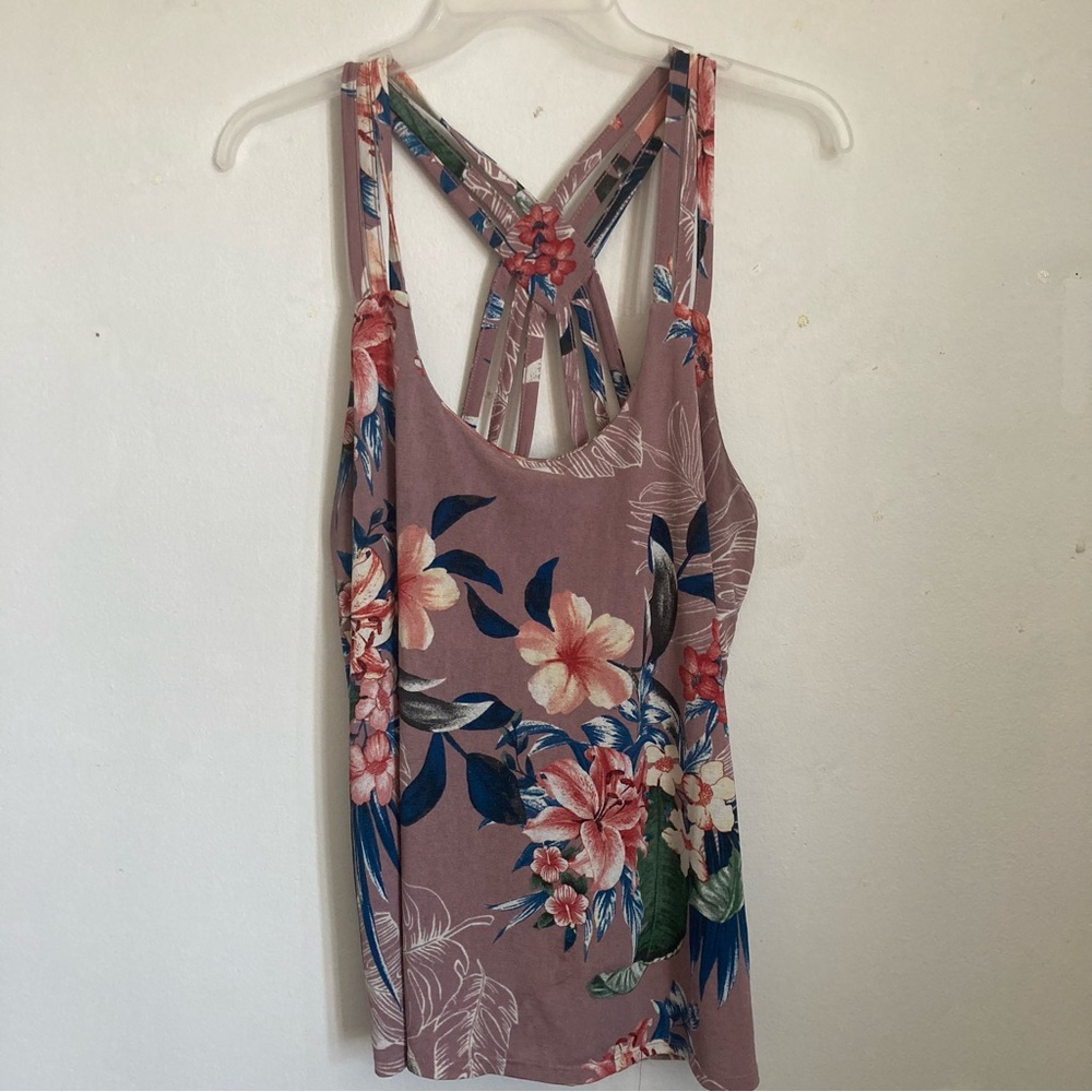 Lt purple floral tank with cute strap detail L Modern Attraction